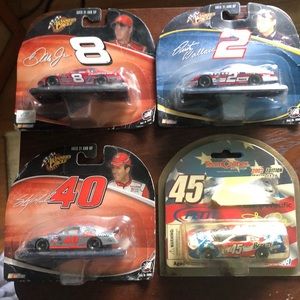 Nascar 1:64 scale - lot of 4